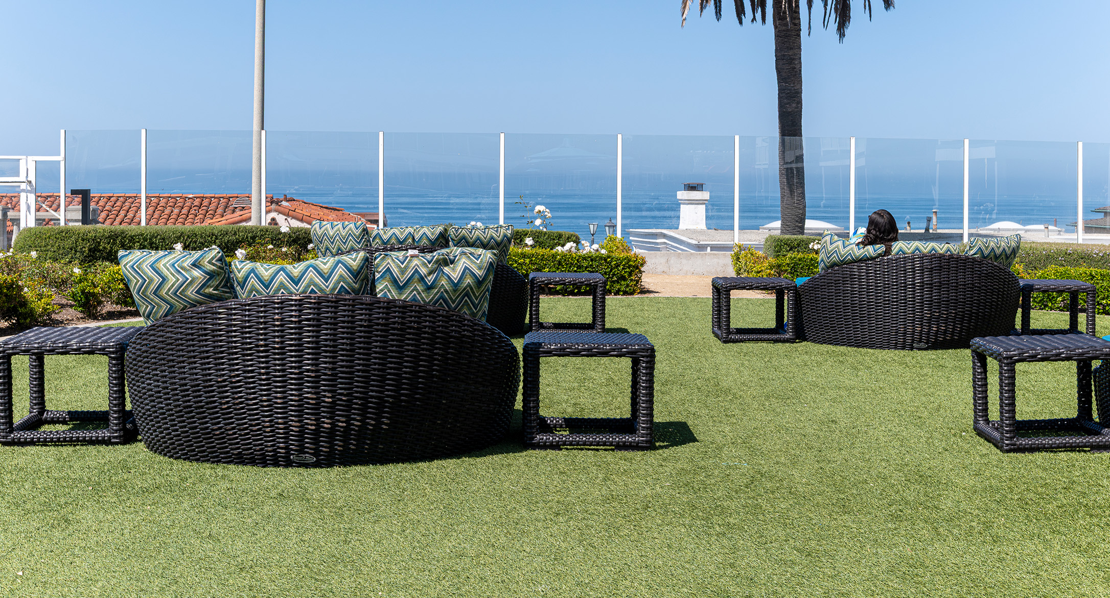 Carlsbad Inn Beach Resort lawn day beds