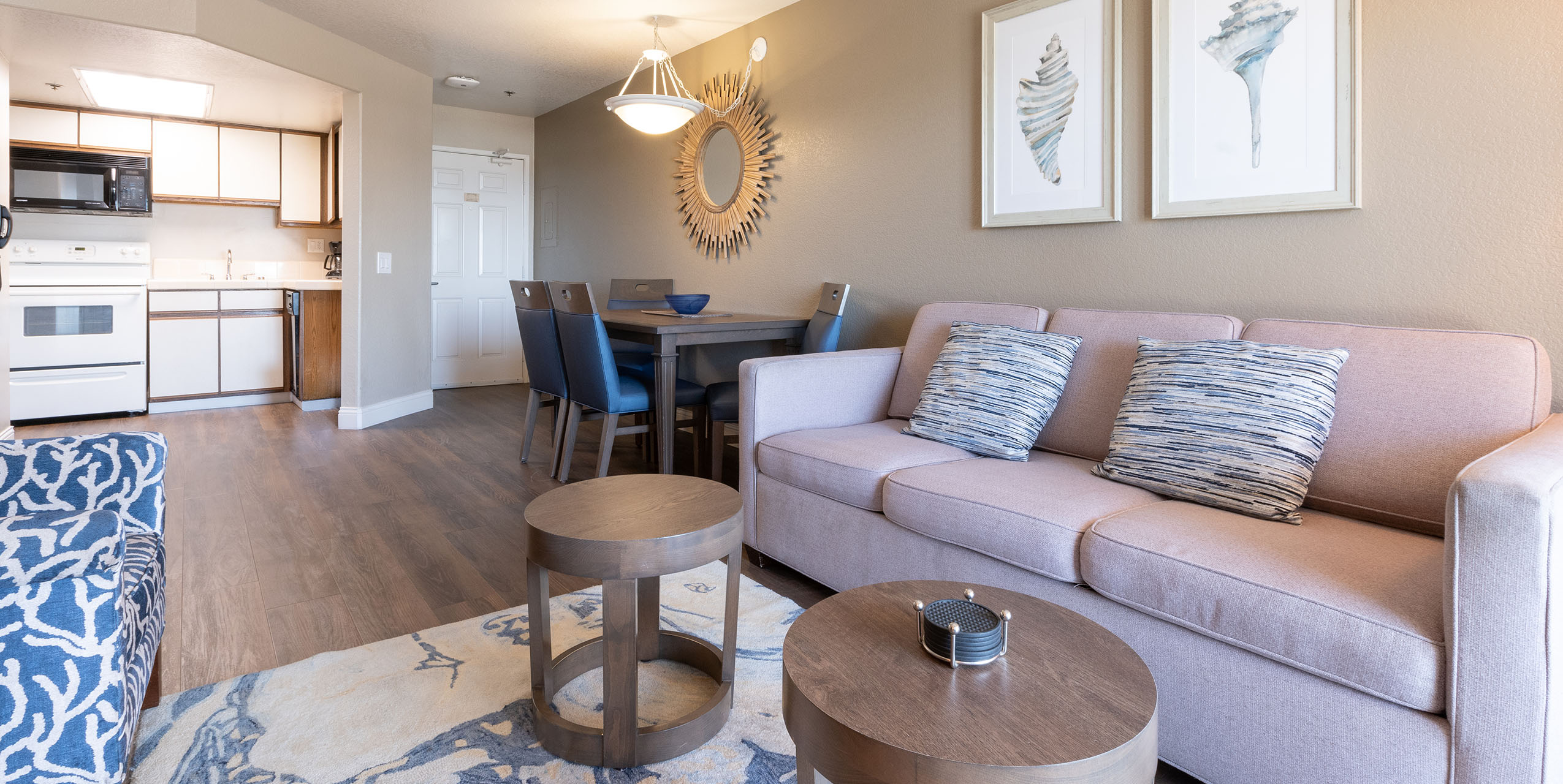 Capistrano SurfSide Inn gallery - living room