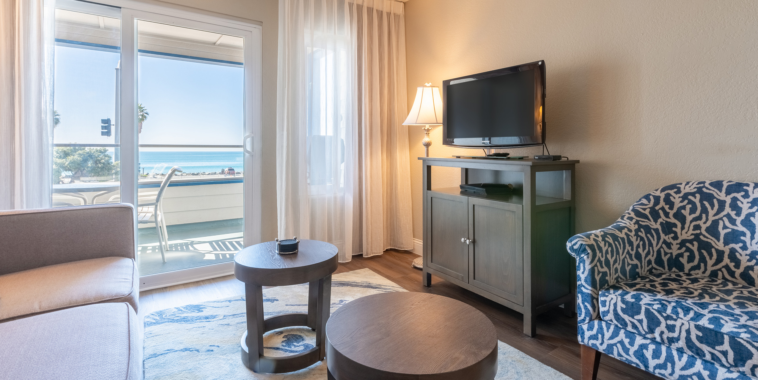 Capistrano SurfSide Inn gallery living room