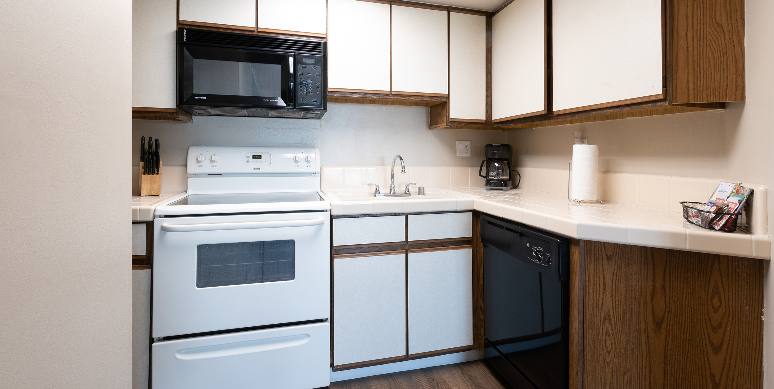 Capistrano SurfSide Inn gallery - kitchen