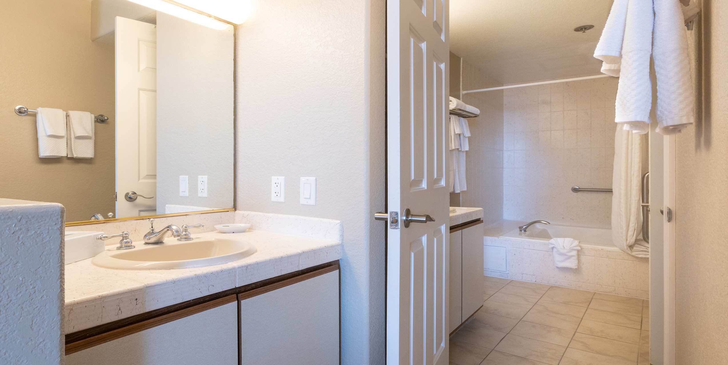 Capistrano SurfSide Inn gallery - master bath
